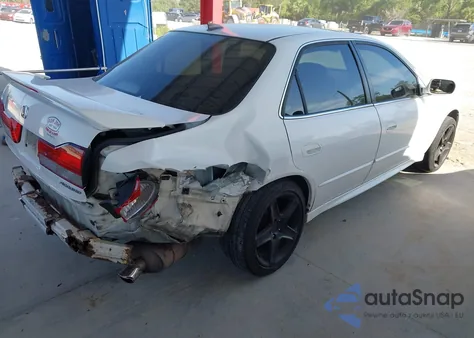 2002 Honda Accord 3.0 Ex из США, поврежденный, VIN 1HGCG16582A073701